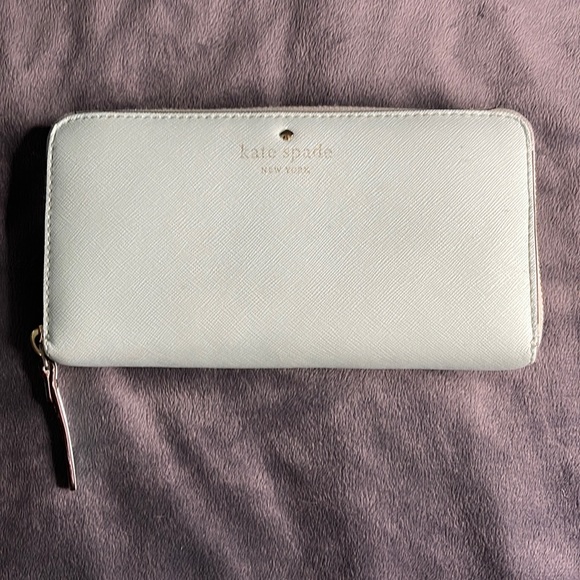 Kate spade ♠️ wallet - Picture 1 of 8